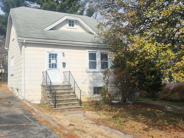 820 Cedarcroft Rd, Baltimore, MD 21212