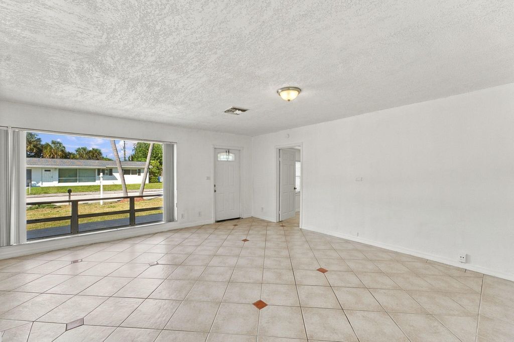 1810 NE 42ND Street, photo 9