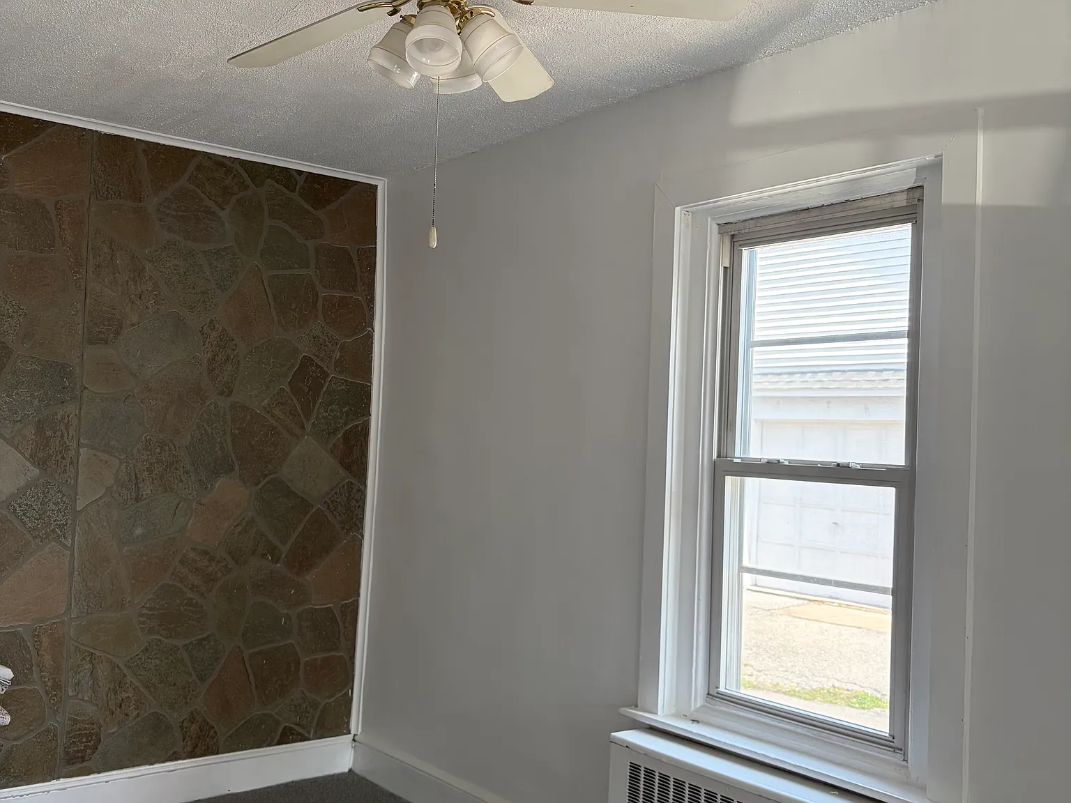 3 bed, 1232 sqft, $2,100 — Photo 3