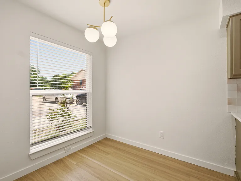 908 Isbell Rd #B — Photo 6