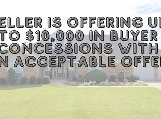 6423 W Silverthorne Rd, Fayetteville, AR 72704