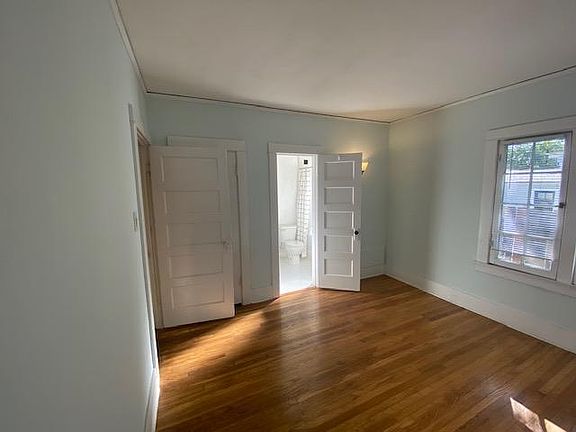 4th image of 1107 Oxley St