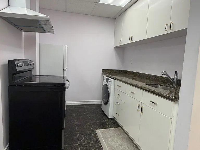 55 Fortune Cres #BASEMENT — Photo 3