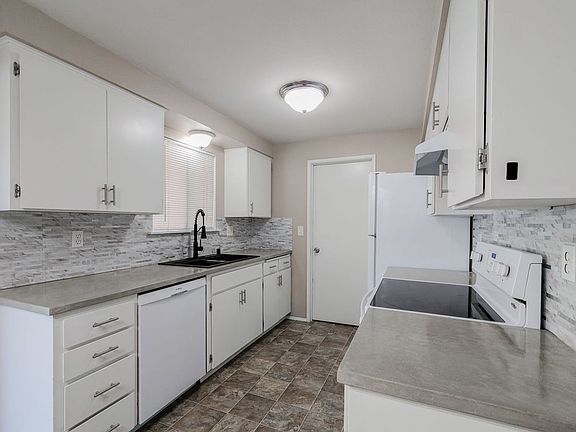2nd image of 4915 92nd St NE