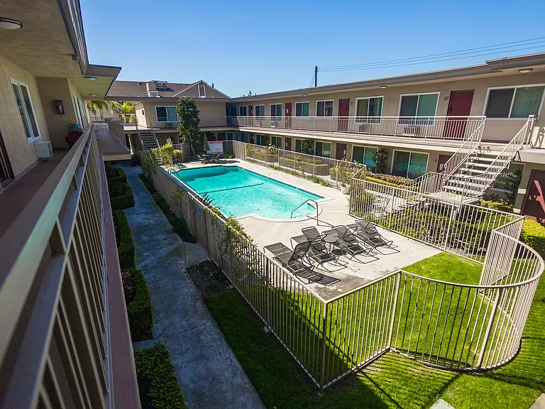 Athenian Apartments — Photo 19