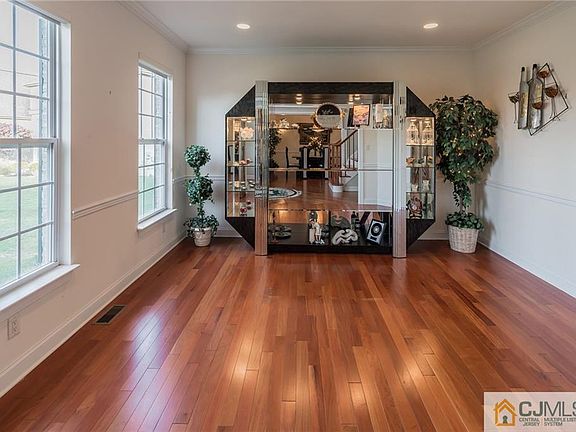 4th image of 14 Monet Ct