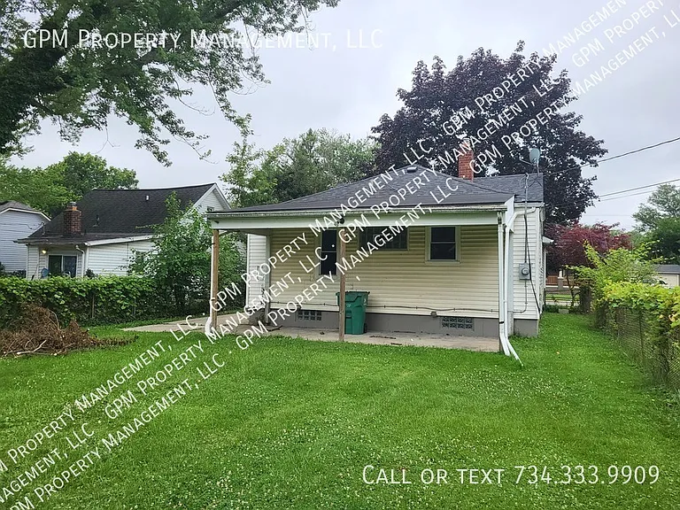 22084 Shakespeare Ave — Photo 5