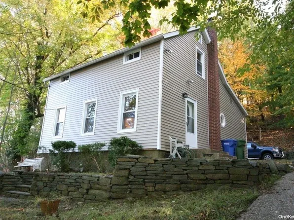 111 Liberty Avenue, Port Jefferson, NY 11777