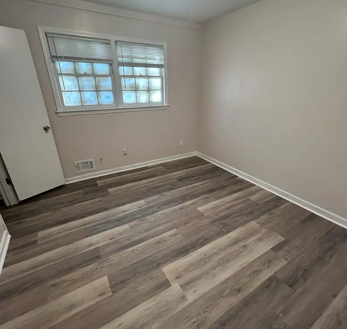 293 Shelton Woods Ct — Photo 4