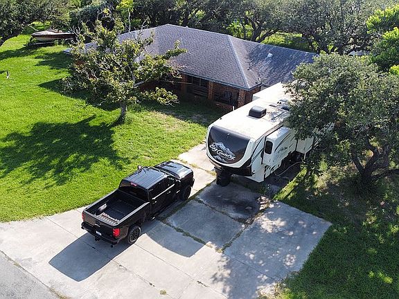 2nd image of 927 Oak Ave