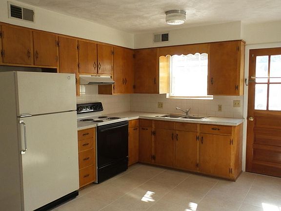 5th image of 1901B Woodlawn Ave