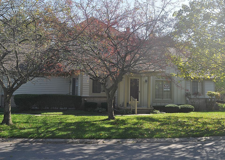 1st image of 2560 Pine Dr #1