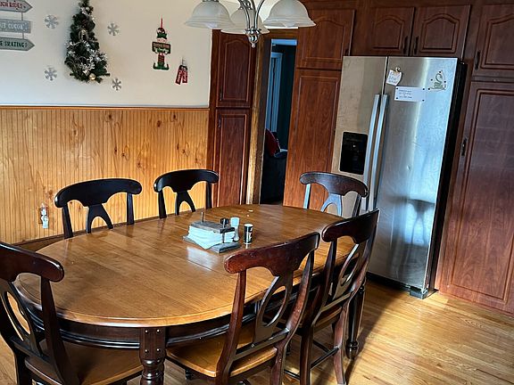 2nd image of 130 Lake St #130