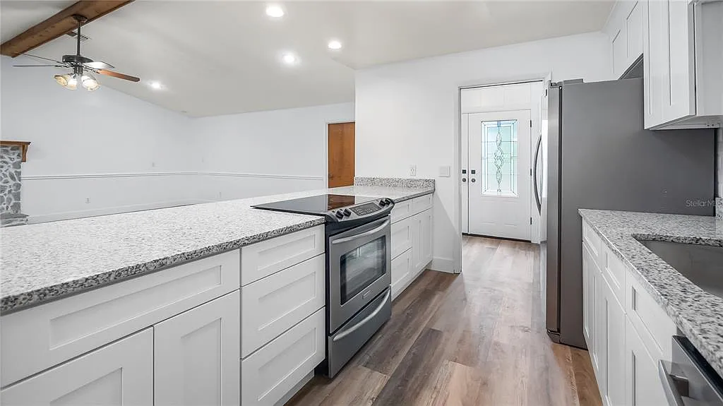 3 bed, 2.0 bath, 2226 sqft, $3,000 — Photo 4