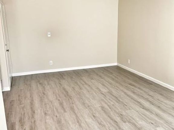 4th image of 5826 Tujunga Ave #9