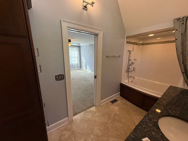 2629 E Broad St — Photo 25