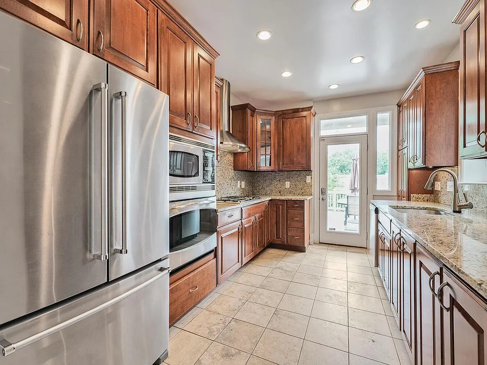 1871 Newton St NW #1