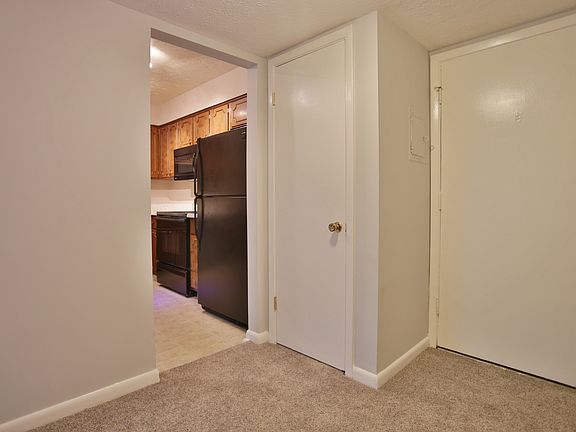 2nd image of 1935 Gardiner Ln APT E66