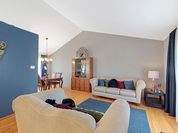 3rd image of 486 Cromwell Ct
