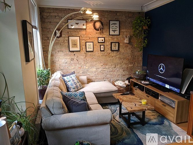 1st image of 556 W Belden Ave APT 2