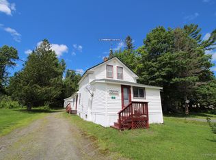23 Oquossoc Ave, Rangeley, ME 04970
