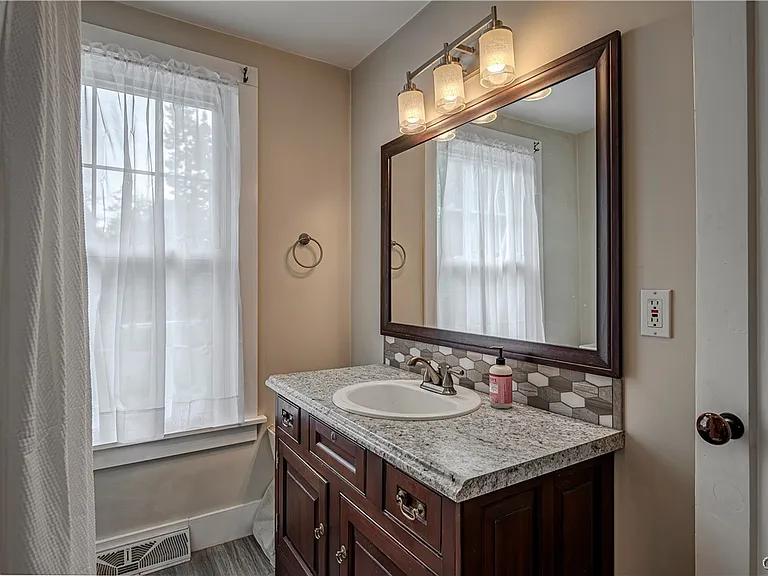 22 Kellogg St — Photo 23