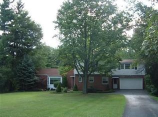 9437 Highland Dr, Brecksville, OH 44141