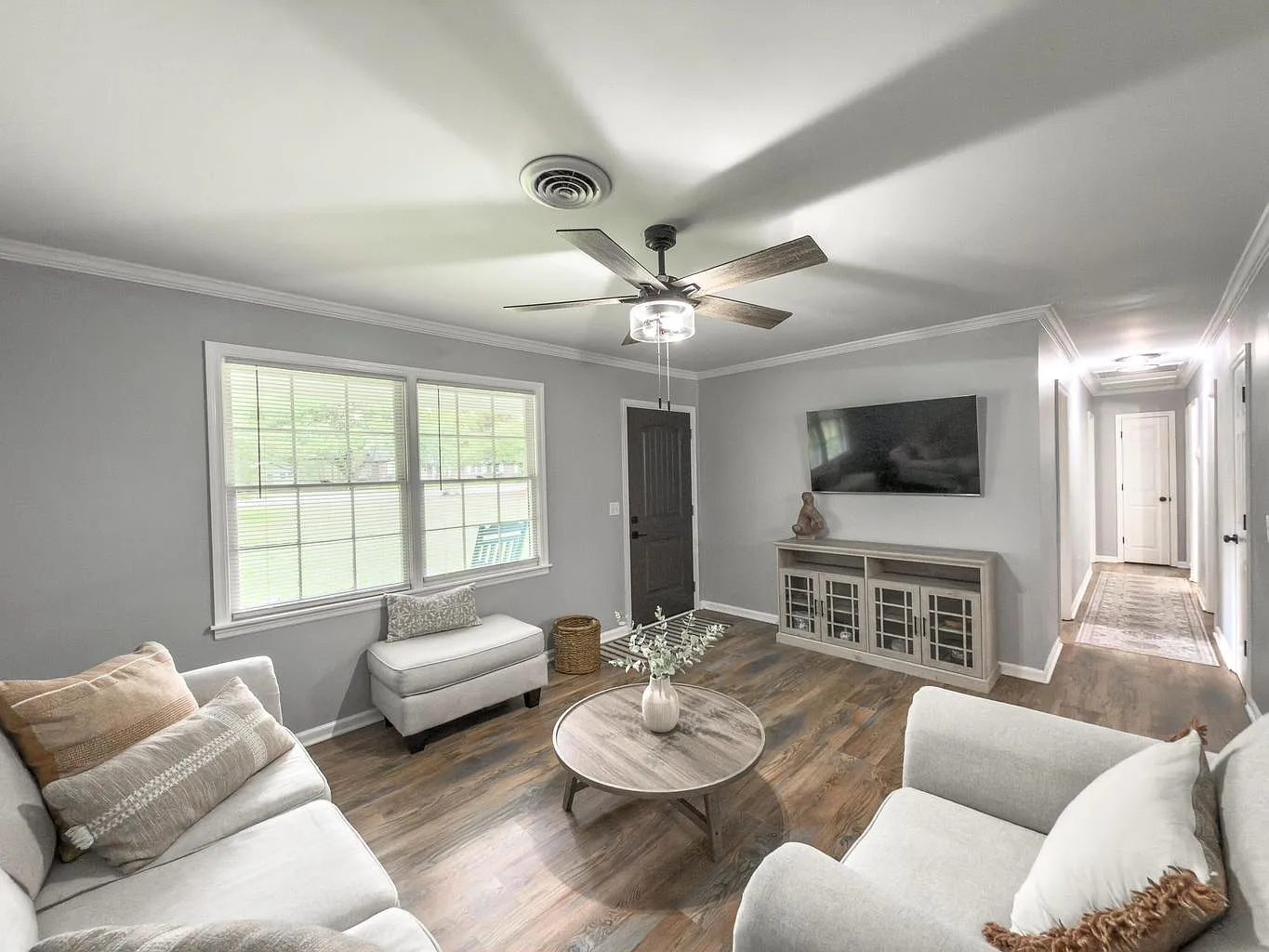 4 bed, 1.5 bath, 124 sqft, $1,900 — Photo 3
