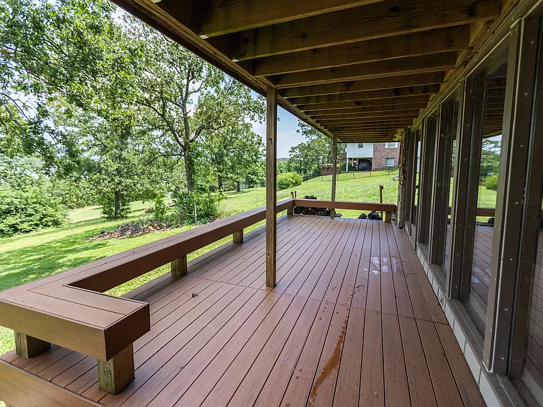 Edgewater Cir — Photo 38