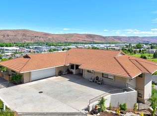 1011 N 42nd Pl, Yakima, WA 98908