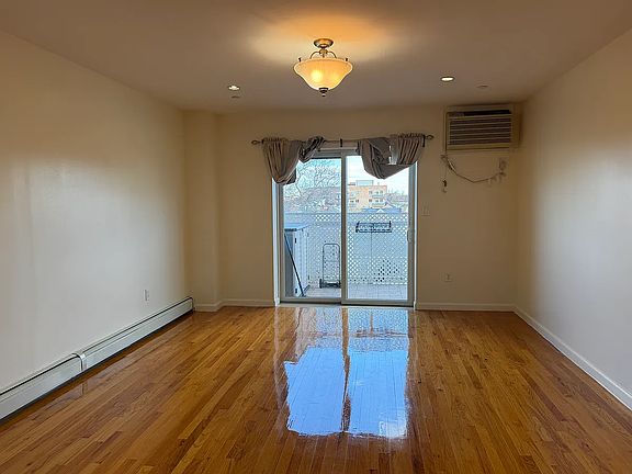 5th image of 1559 W 6th St APT 3C