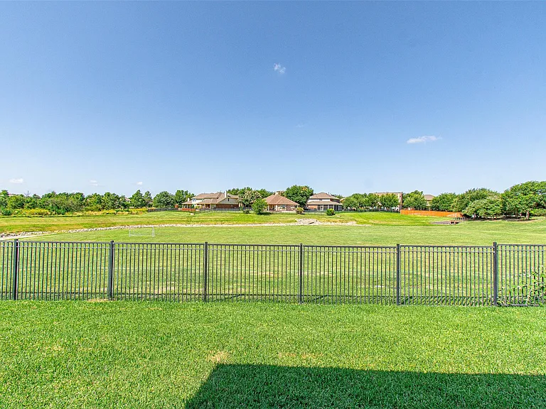 4193 Fairmeadow Dr — Photo 23