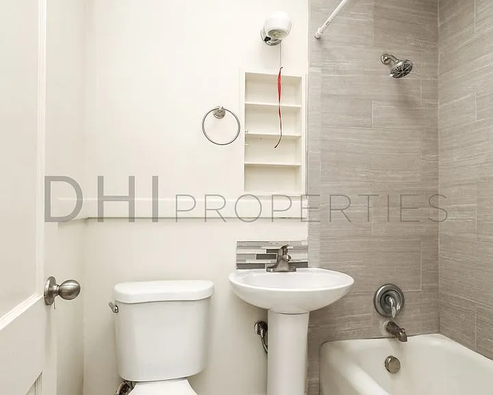 1209 Commerce Ave — Photo 7