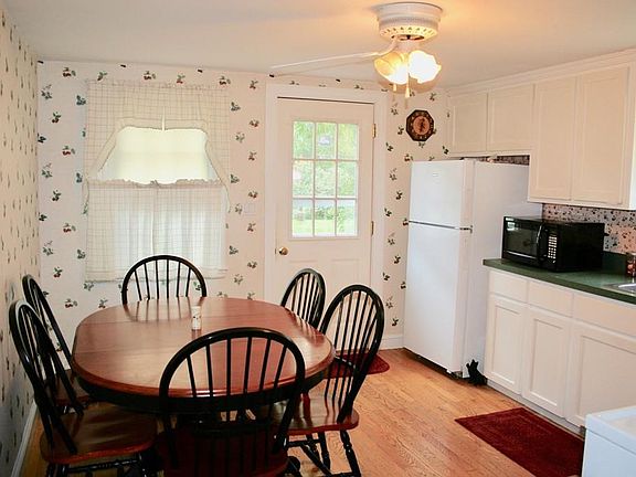 4th image of 8 Harvard St