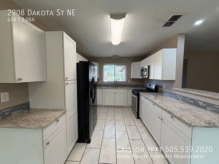 2908 Dakota St NE — Photo 5