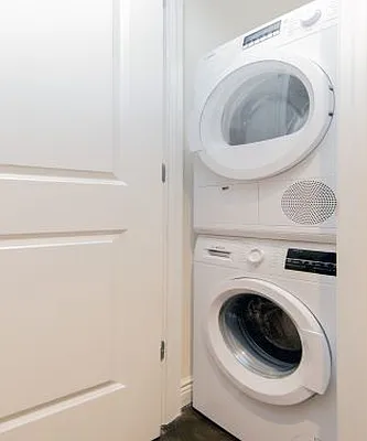 Rented by Icon Realty Management | media 9