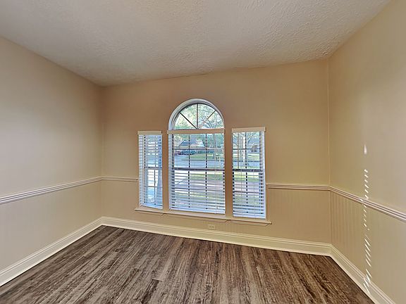 5th image of 1312 Bayou Oak Dr