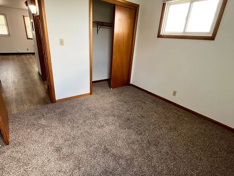 2332 S Duluth Ave — Photo 15
