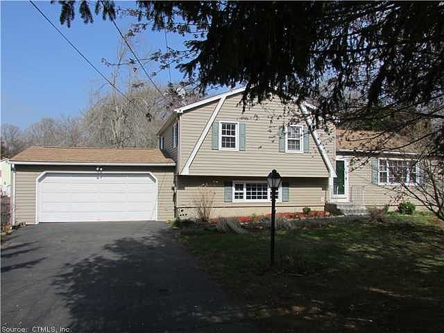 1st image of 32 Woodside Dr
