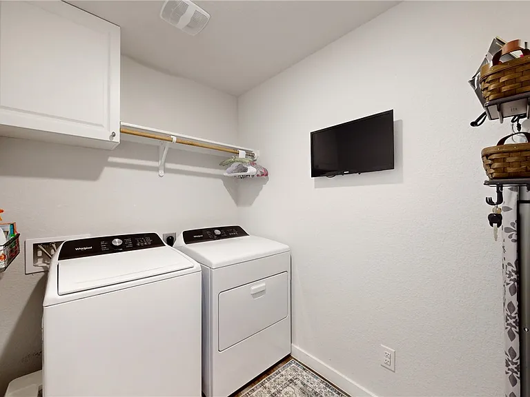 1012 Amistad Loop — Photo 4