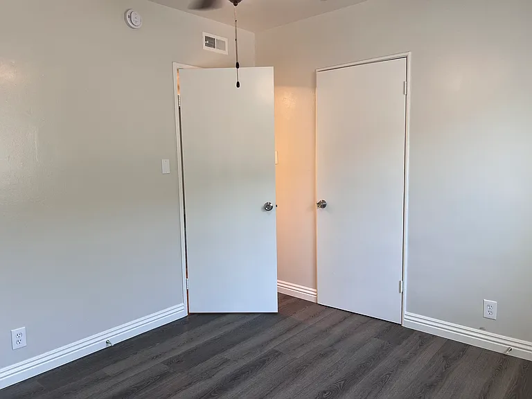 915 E Wingate St — Photo 21
