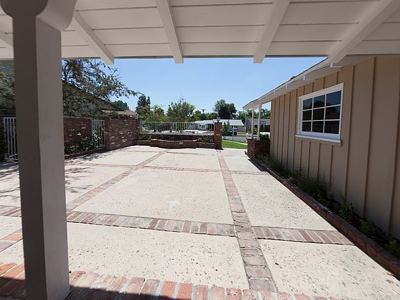4th image of 23659 Martha St
