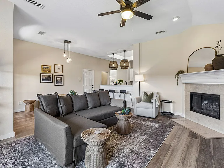 4605 Forest Park Rd — Photo 2