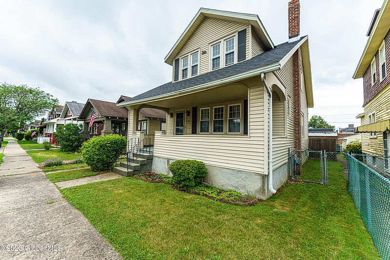 2nd image of 363 6th Avenue