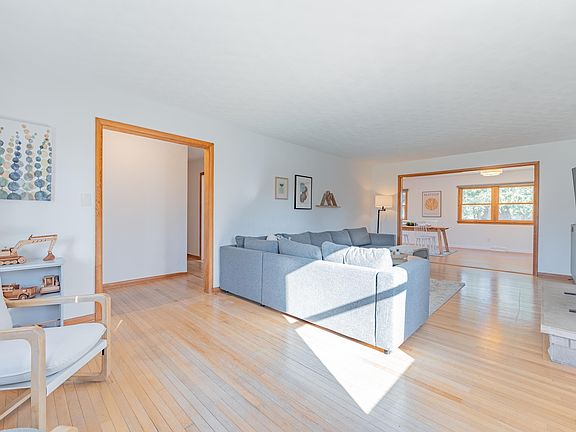 4th image of 721 S Pleasant Ridge Rd