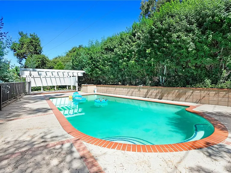5437 Castle Knoll Rd — Photo 15