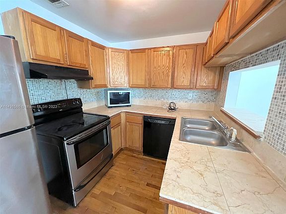 3rd image of 1502 Jefferson Ave APT 101