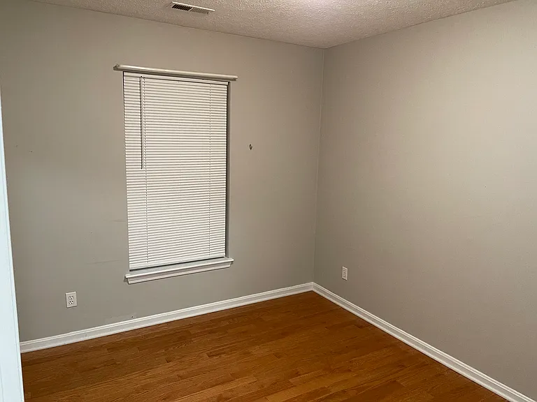 4814 Middlesex Dr — Photo 7