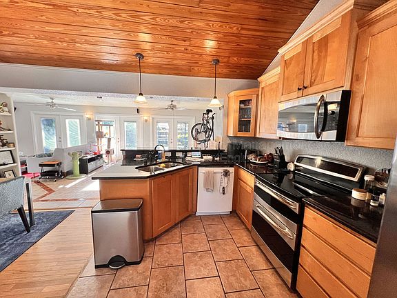 5th image of 750 Royal Palm Ct