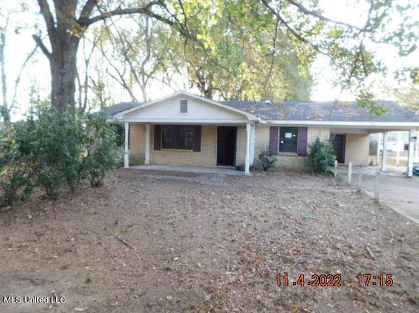 211 Pettit St, Batesville, MS 38606